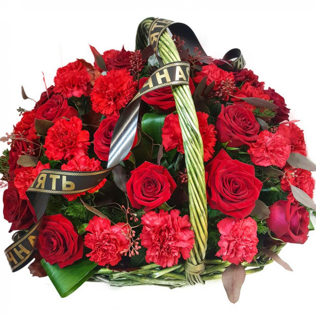 Букет цветов "Траурная корзина с розами и гвоздиками"